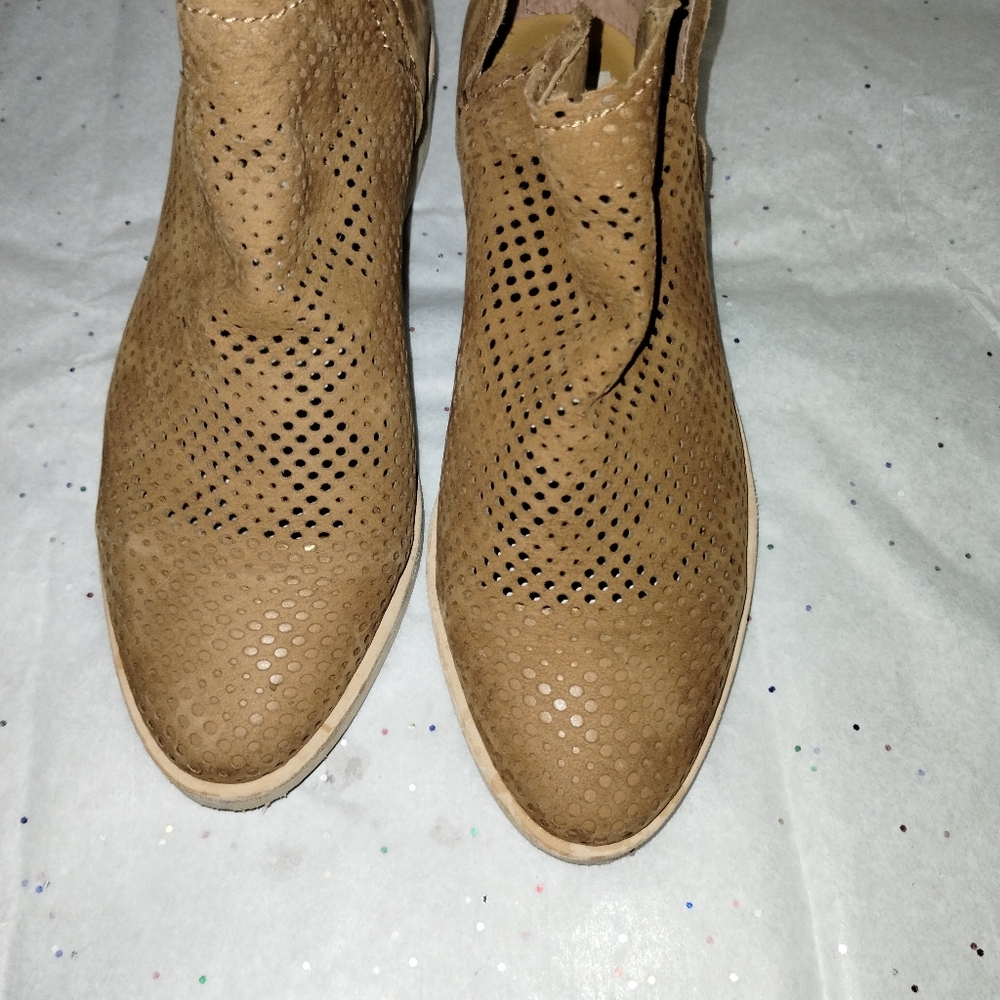 Dolce Vita Perforated Tan Ankle Boots Size 6